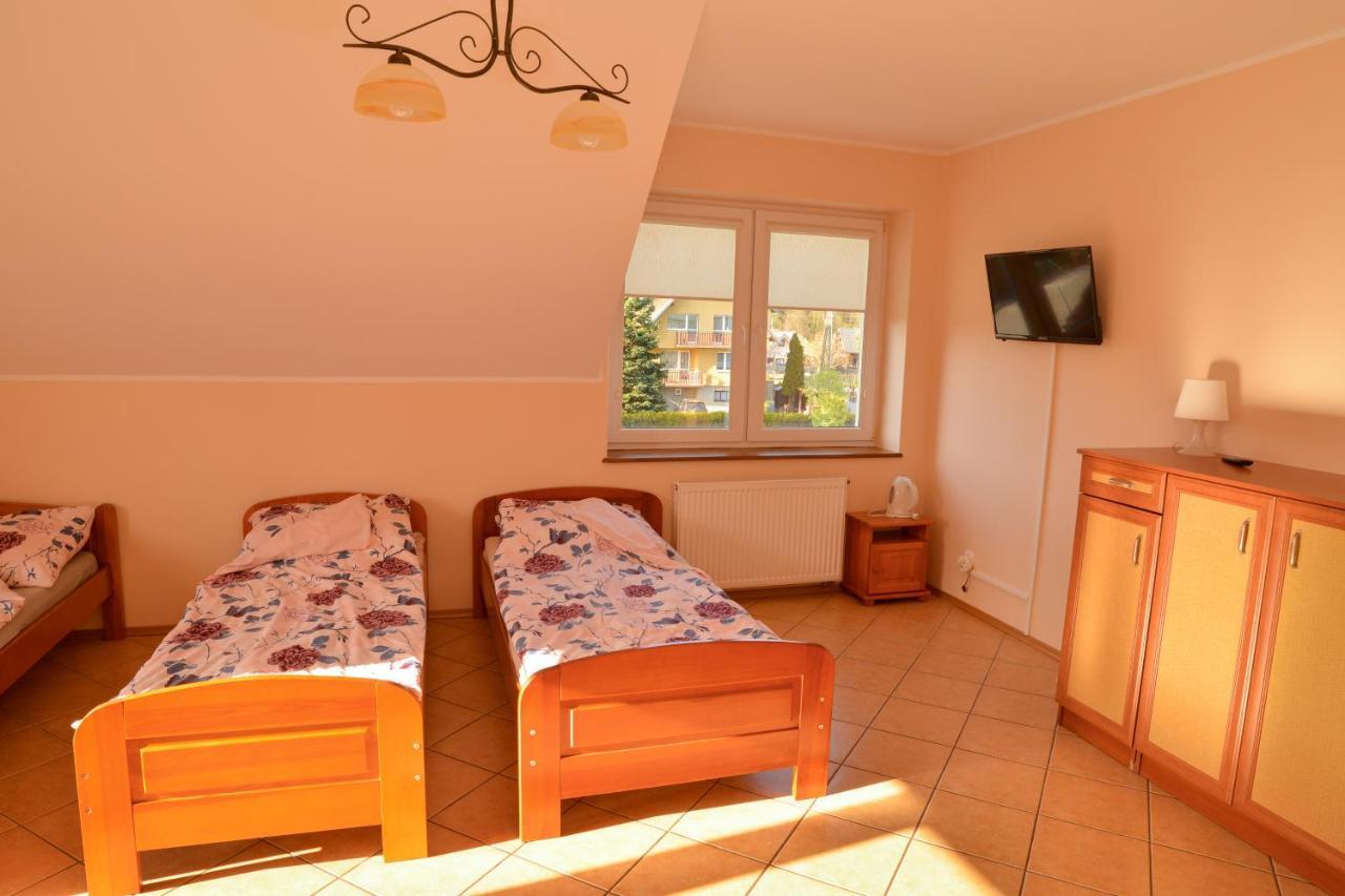 Jantar Pokoje I Domki U Reni Esterno foto