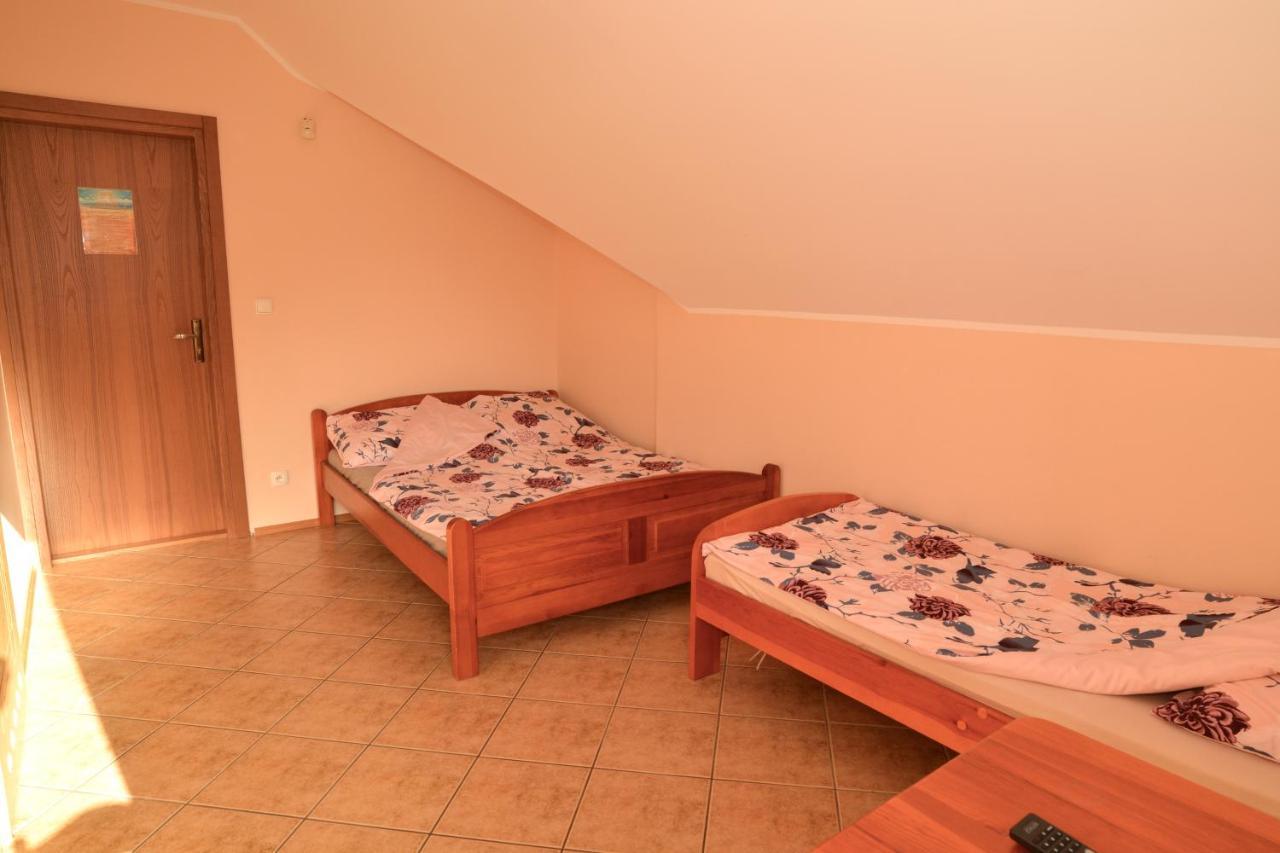Jantar Pokoje I Domki U Reni Esterno foto
