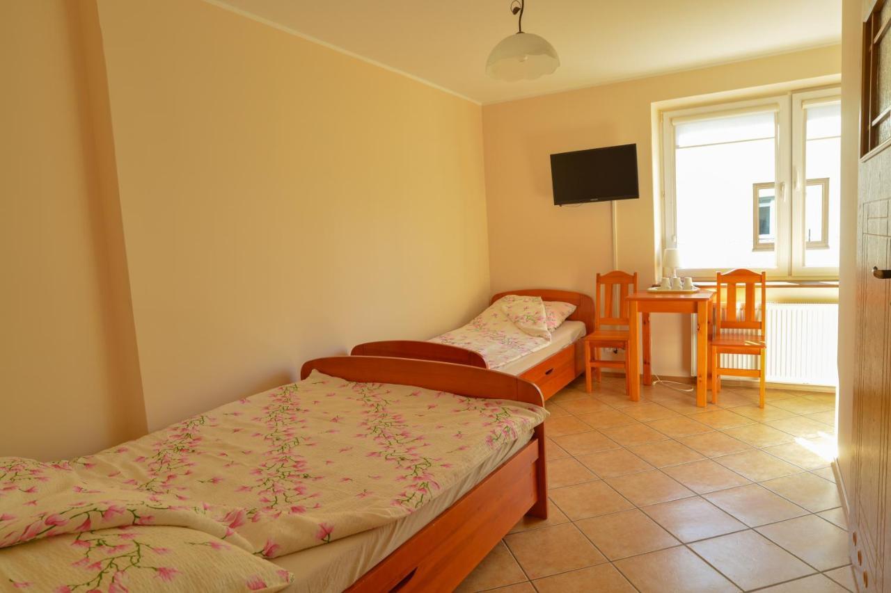 Jantar Pokoje I Domki U Reni Esterno foto
